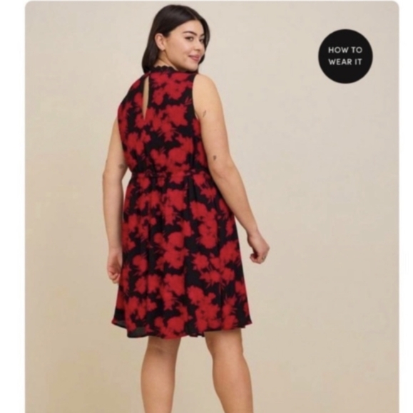 NWT Torrid Black and Red Floral Crinkle Gauze Crochet Dress - Picture 5 of 14